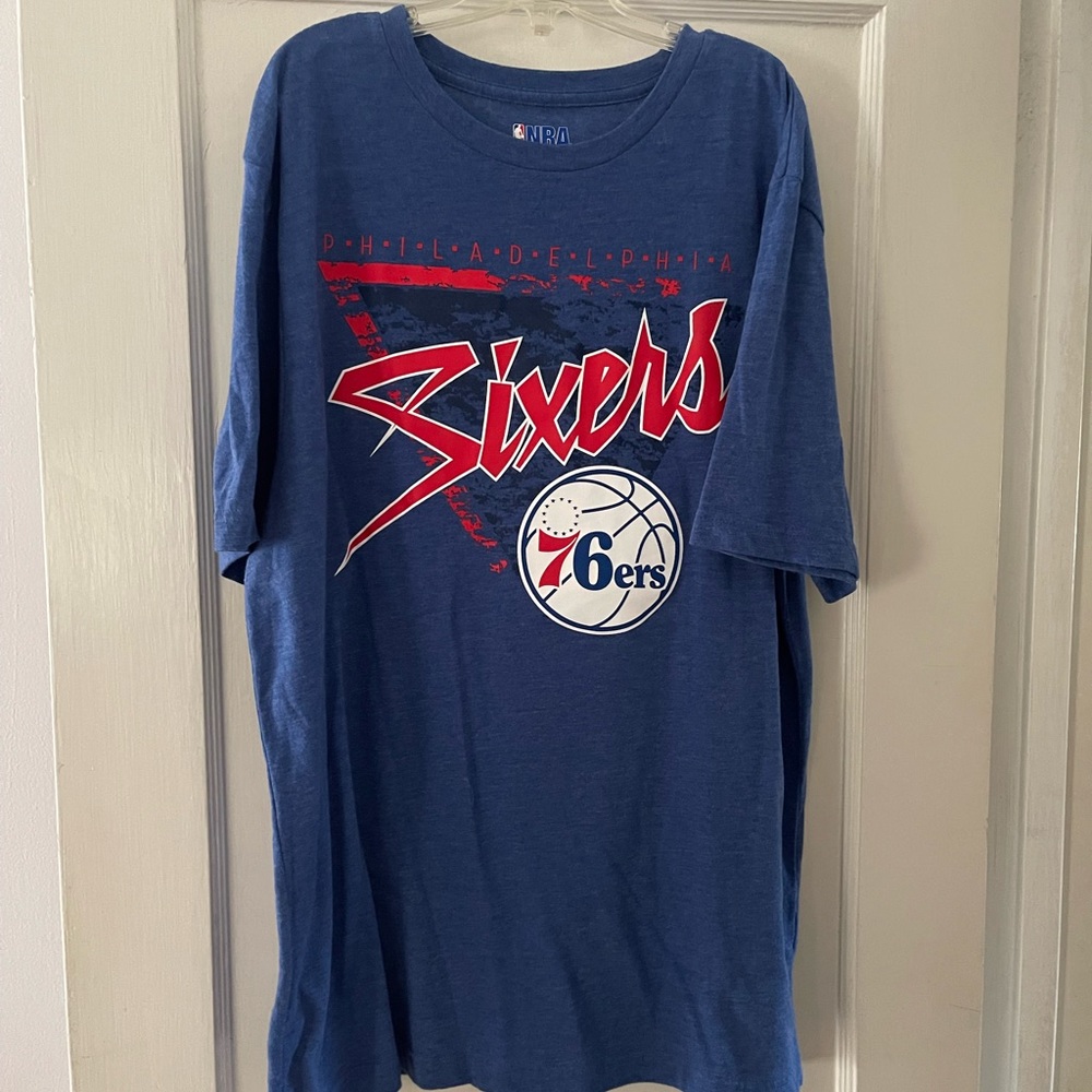 Philadelphia Sixers Tshirt- Size Large - 76ers